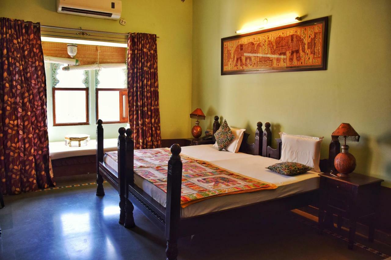 Hotel Kurabar Kothi Udaipur Exterior foto