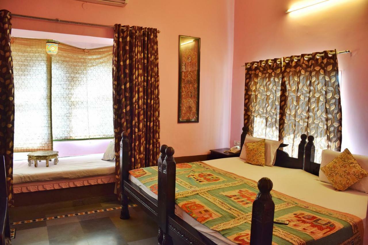 Hotel Kurabar Kothi Udaipur Exterior foto