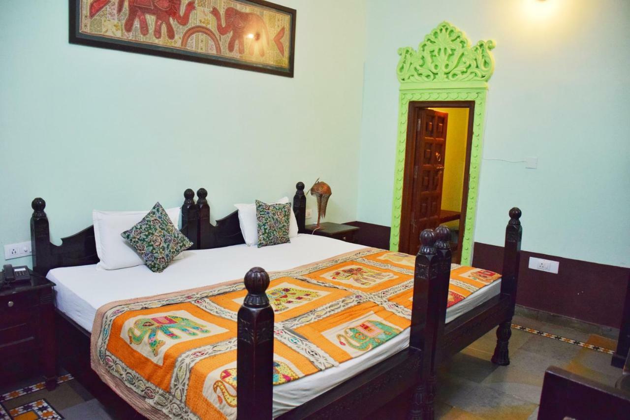 Hotel Kurabar Kothi Udaipur Exterior foto
